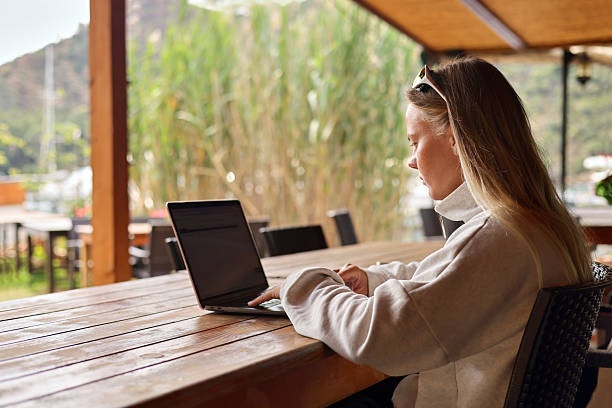 Look for at Least 6–8 Hours of Laptop Battery Life for Uninterrupted Use