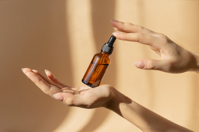 Favor Oils That Come in Dark Glass Bottles