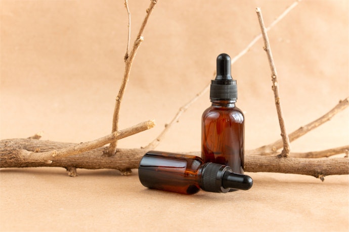 Prefer Tamanu Oils Packaged in Dark Glass Bottles to Preserve Quality
