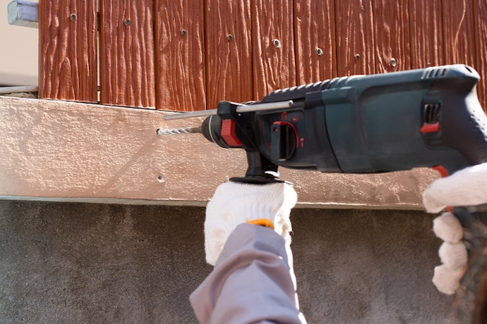 Work Smarter With Built-In LEDs and Reverse Drill Direction