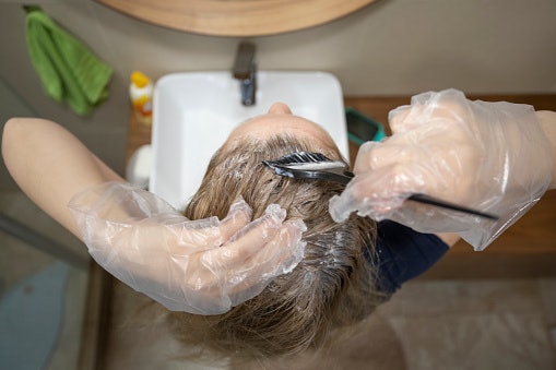 Look for a Bleach With Moisturizing Ingredients for Less Damage