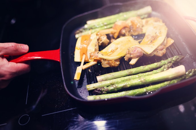 Go for a Pan With a Longer Handle to Keep Your Hand Protected