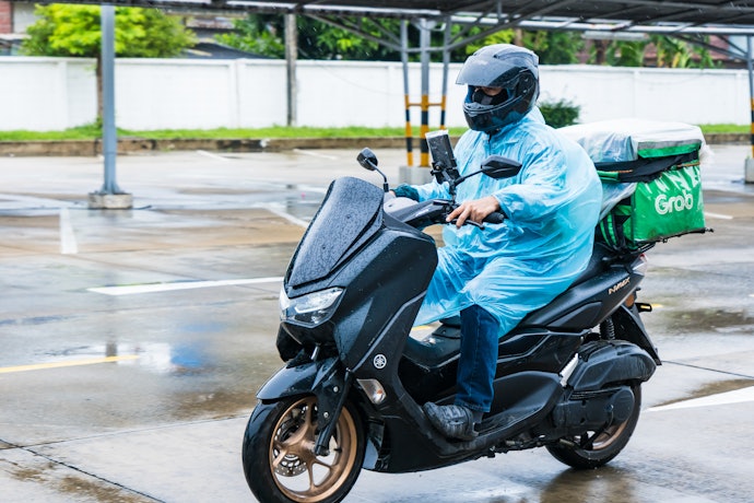 Choose a Durable Raincoat That Feels Comfortable for Regular Use