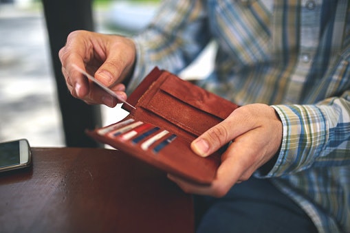 Choose Wallets With Multiple Card Slots and Divided Bill Sections for Better Organization