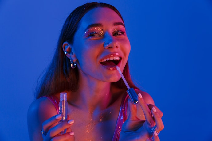 Glittery Gloss Adds Sparkle and Dimension