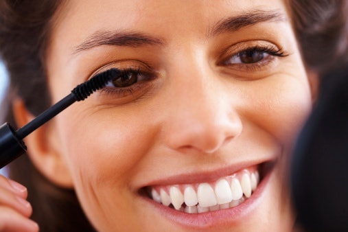 Hourglass-Shaped Mascara Wands Create Volume for Those With Sparse Lashes