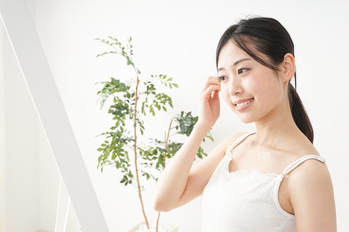 Oily and Acne-Prone Skin: Try Salicylic-Infused Exfoliators and Grain-Based Scrubs, Avoid Comedogenic Ingredients
