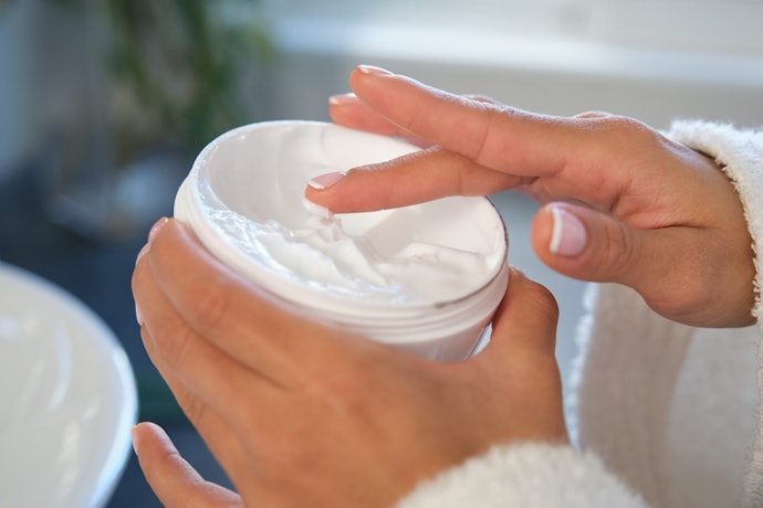 For Nighttime Use: Pick Gentle Brightening Creams That Support Skin Repair While You Sleep