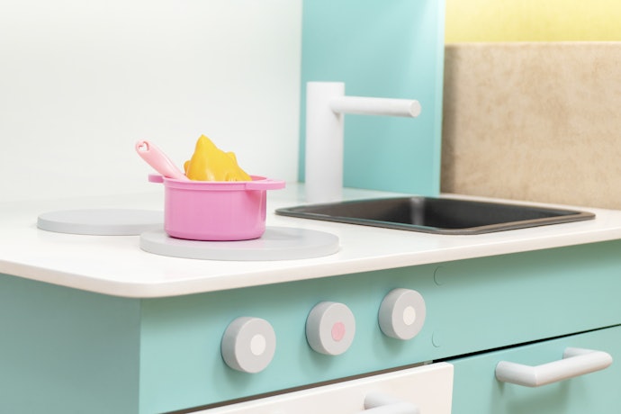 Wooden Play Kitchen Sets Are More Realistic in Terms of Appearance and Feel