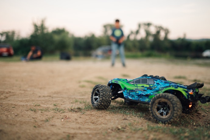 For Tweens (10–12 years): Pick More Advanced Cars with Hobby-Grade Features