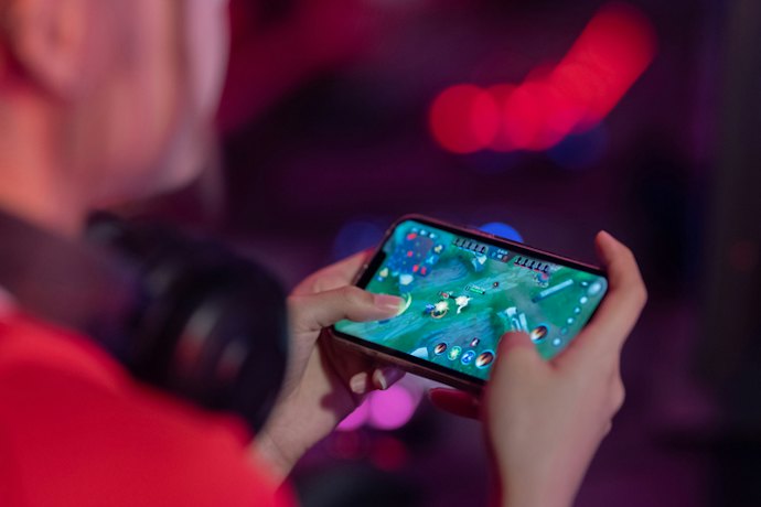 Frame Rate and Refresh Rate: At Least 30 FPS and 90 Hz for Smooth Gameplay