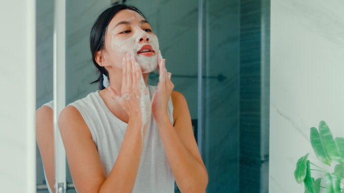 For Those With Sensitive Skin or New to Whitening Soaps: Gentler Brightening Ingredients Like Niacinamide and Tranexamic Acid