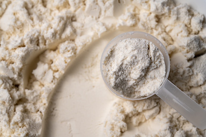 Aim for at Least 20–30g of Protein From Whey, Casein, or Plant-Based Sources