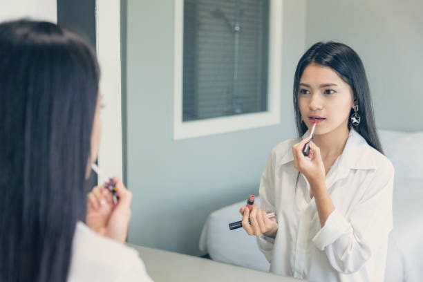 Sheer Lipsticks Are Best for Simple Day-to-Day Looks