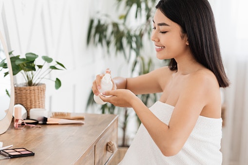 Combination Skin: Use Balanced Formulas That Hydrate While Controlling Oil