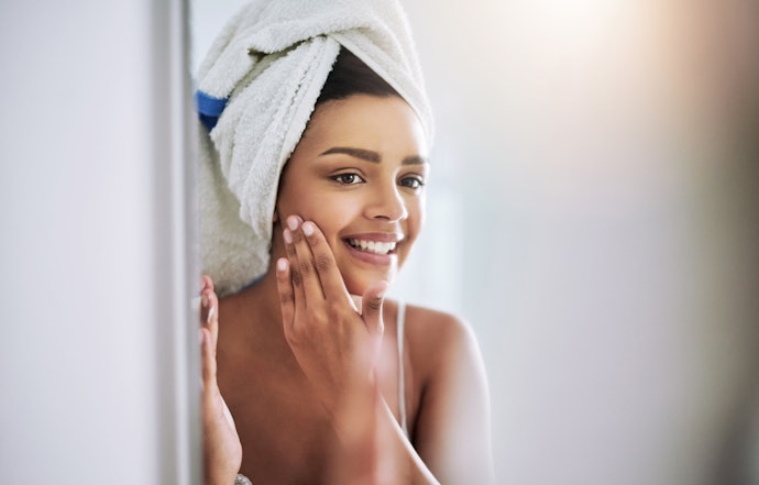 Dry Skin: Opt for Serums Loaded With Vitamin E and Hyaluronic Acid