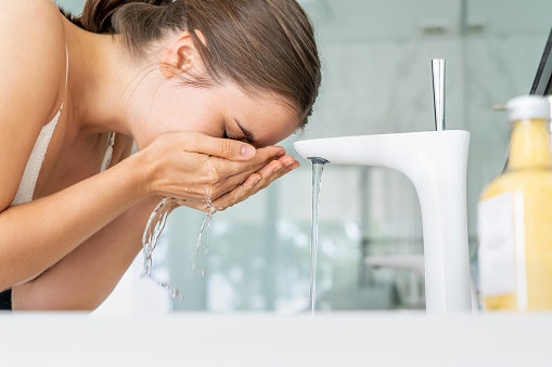 Clear Clogged Pores With Tea Tree