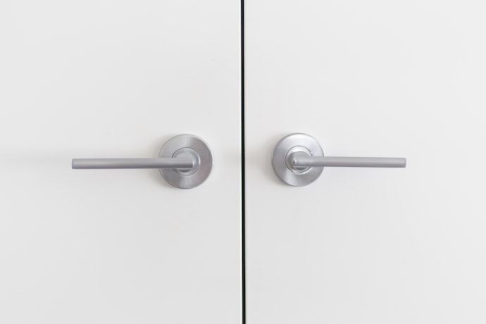 Hand Levers Offer Quick Entry Access