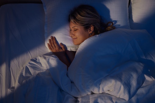 Reset Your Sleep Schedule and Internal Body Clock With Low-Dose Melatonin