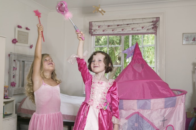 Themed Tents Like Castles or Shops Are the Best Choice for Pretend Play