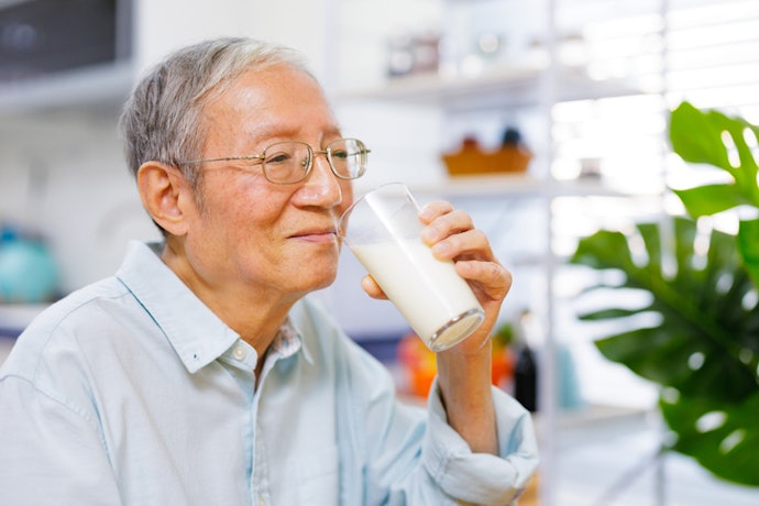 For a Diabetes-Friendly Option, Get Almond Milk That’s Low in Carbs and Sugar