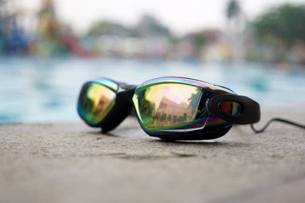 A Glare-Minimizing Polarized Goggles