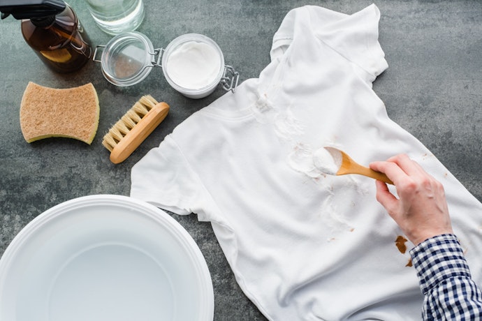 For White Clothes: Optical Brighteners and Oxygen-Based Bleaches