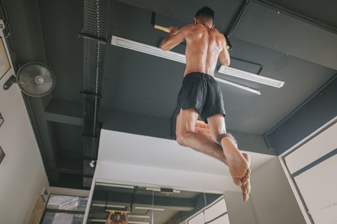 Ceiling-Mounted Pull-Up Bars: For Maximizing Vertical Space and Advanced Workouts