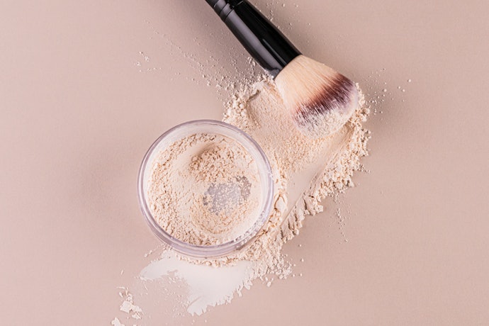 Natural Bristles: Great for Picking Up and Blending Powder Formulas