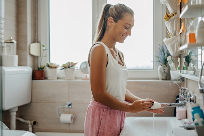 Soap-Free Cleansing Agents Like Cocoamidopropyl Betaine or Alkyl Sulfosuccinates