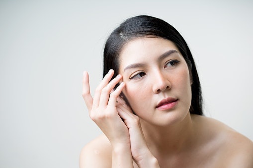 Prefer Oil-Free Moisturizers and Choose Ingredients Like Salicylic Acid to Regulate Oil