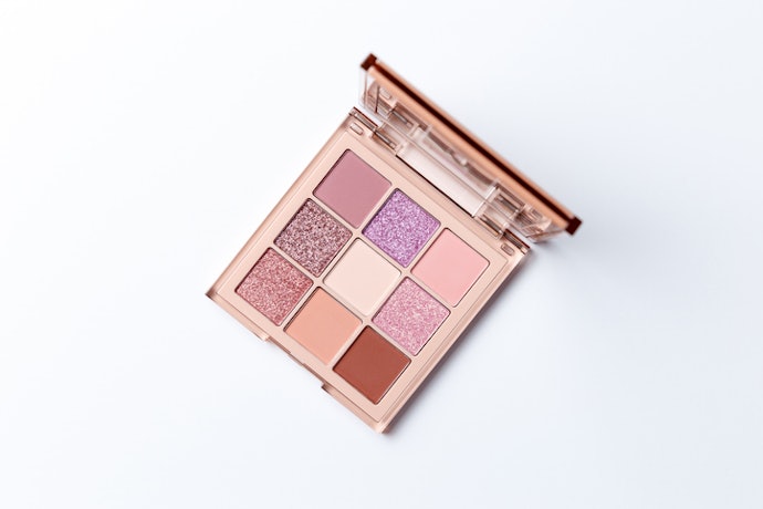 Pressed Glitter: Beginner-Friendly and Easy to Apply with Brush or Fingers