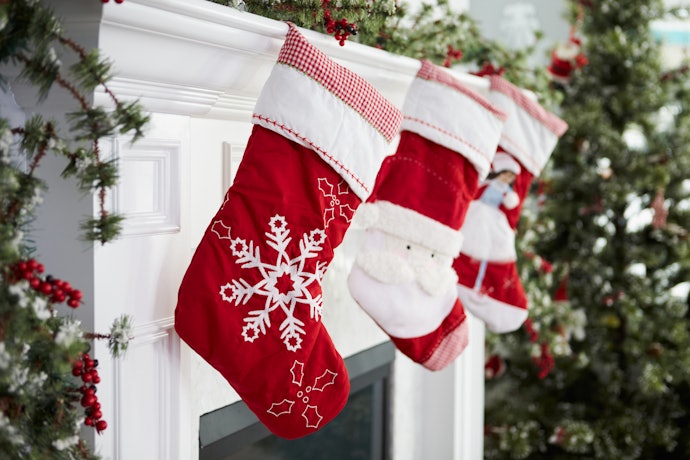 Opt for Hanging Decors for More Versatility
