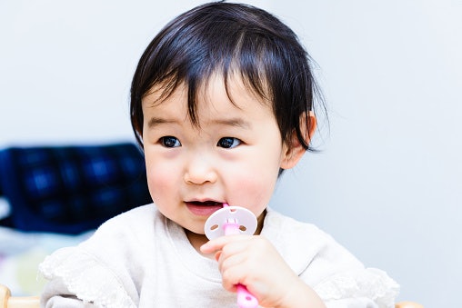 For Babies 0-2 Years Old, Go for Fluoride-Free Formulas That Are Safe to Swallow