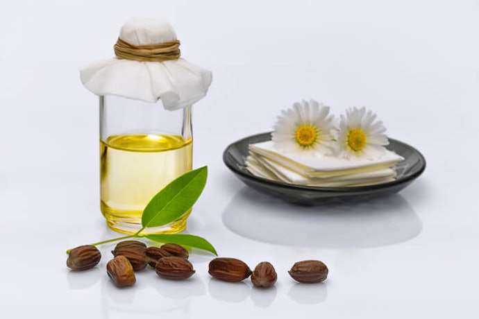 Choose Shampoos With Nourishing Oils to Moisturize Dry Scalp