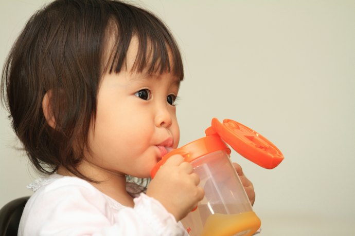 Use Straw or Spout Cups for Babies With More Developed Motor Skills
