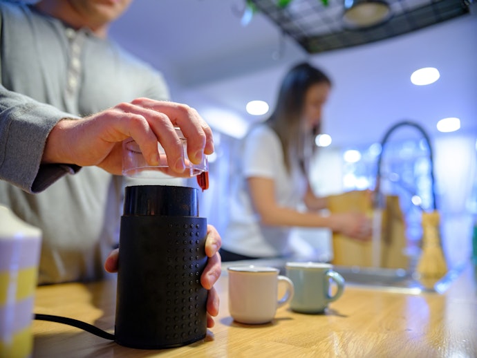Blade Grinders Use Blades to Slice Coffee Beans at an Extreme Speed