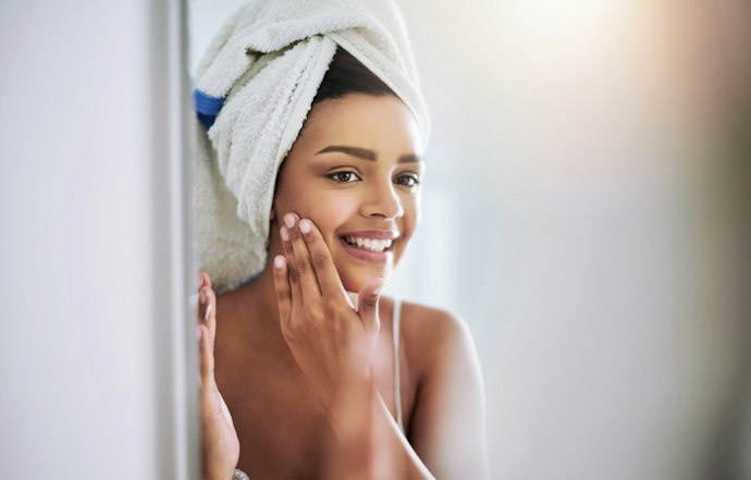 Dry Skin: Opt for Serums Loaded With Vitamin E and Hyaluronic Acid
