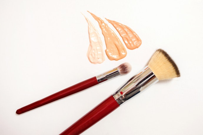 For Blending Liquid and Cream Foundations: Use a Stippling Brush for an Airbrushed Finish