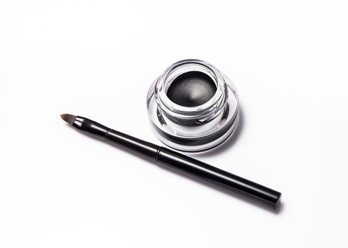 Pots: Ideal for Precision and Creative Looks