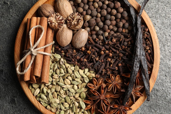 Woody/Spicy Vanilla for a Bold, Sophisticated Aura