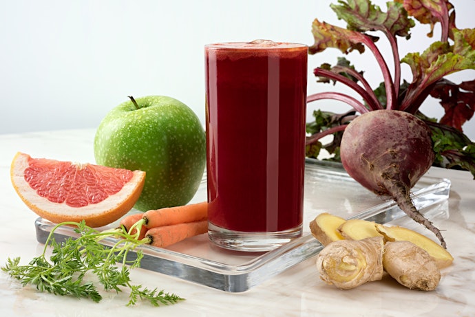 Boost Your Energy With the Perfect Blend of Beets, Carrots, Ginger, Apple, and Lemon