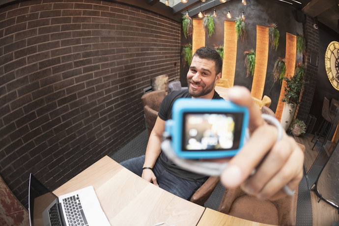 Easily Transfer Pictures Between Devices With a Camera With WiFi Connectivity