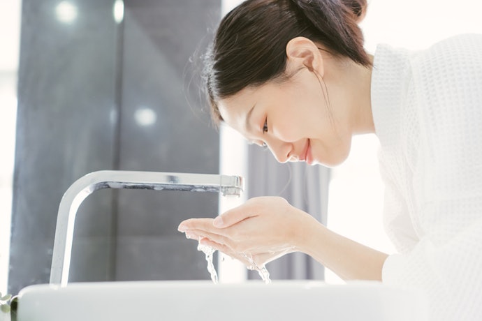 Gentle Cleanser: Washes Without Stripping Natural Oils