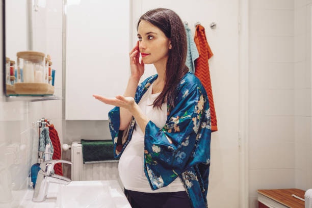 For Oily Skin: Choose Gel-Based or Oil-Free Sunscreens for Pregnant Women