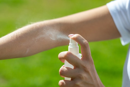 For Repelling Mosquitos: Strong-Scented Peppermint Oils