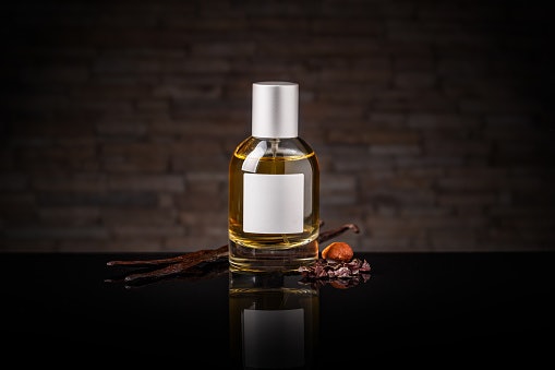 For a Warm and Cozy Feel: Choose Powdery Scents With Vanilla or Amber Notes
