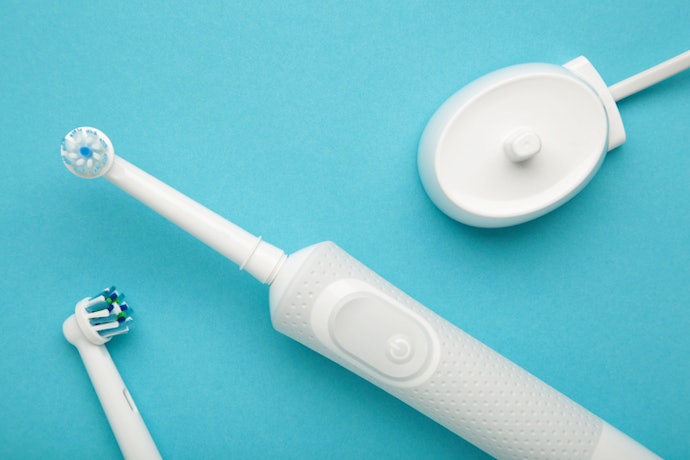 Electric Toothbrush With a Long-Lasting Battery