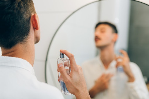 Eau de Toilette (EDT): A Practical Choice for Daily Wear, Lasts 3-5 Hours