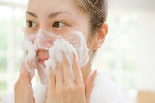 Look for Arbutin or Niacinamide–Infused Soaps to Remove Blemishes, Wrinkles, and Dark Spots